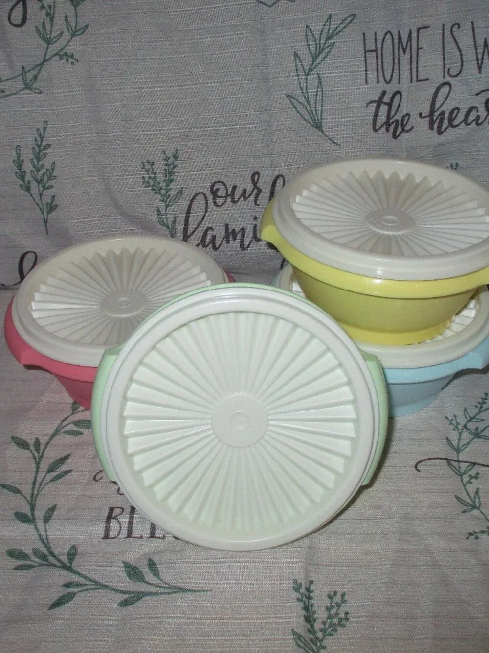 Tupperware Servalier Set/4